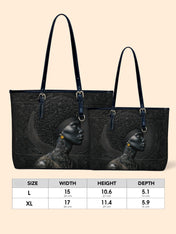 Crowned In Onyx Leather Bucket Bag QR0XD728
