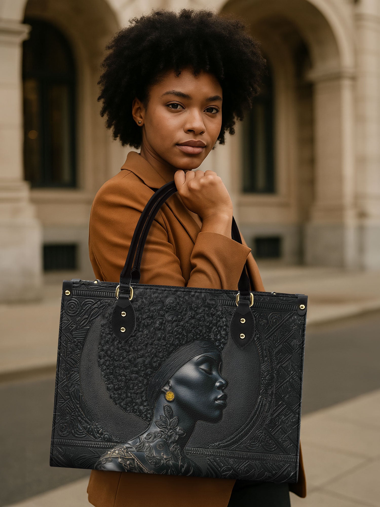 Crowned In Onyx Premium Leather Handbag QR0XD119