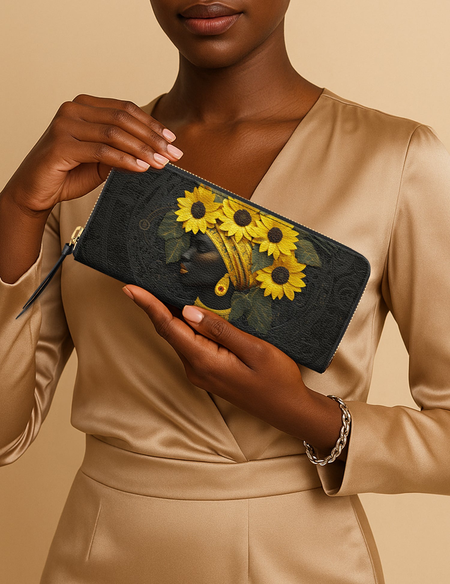 20250824_SLIM_WALLET_BLACK_Golden-Susan_ARND135_ADSG143_Focus2.jpg