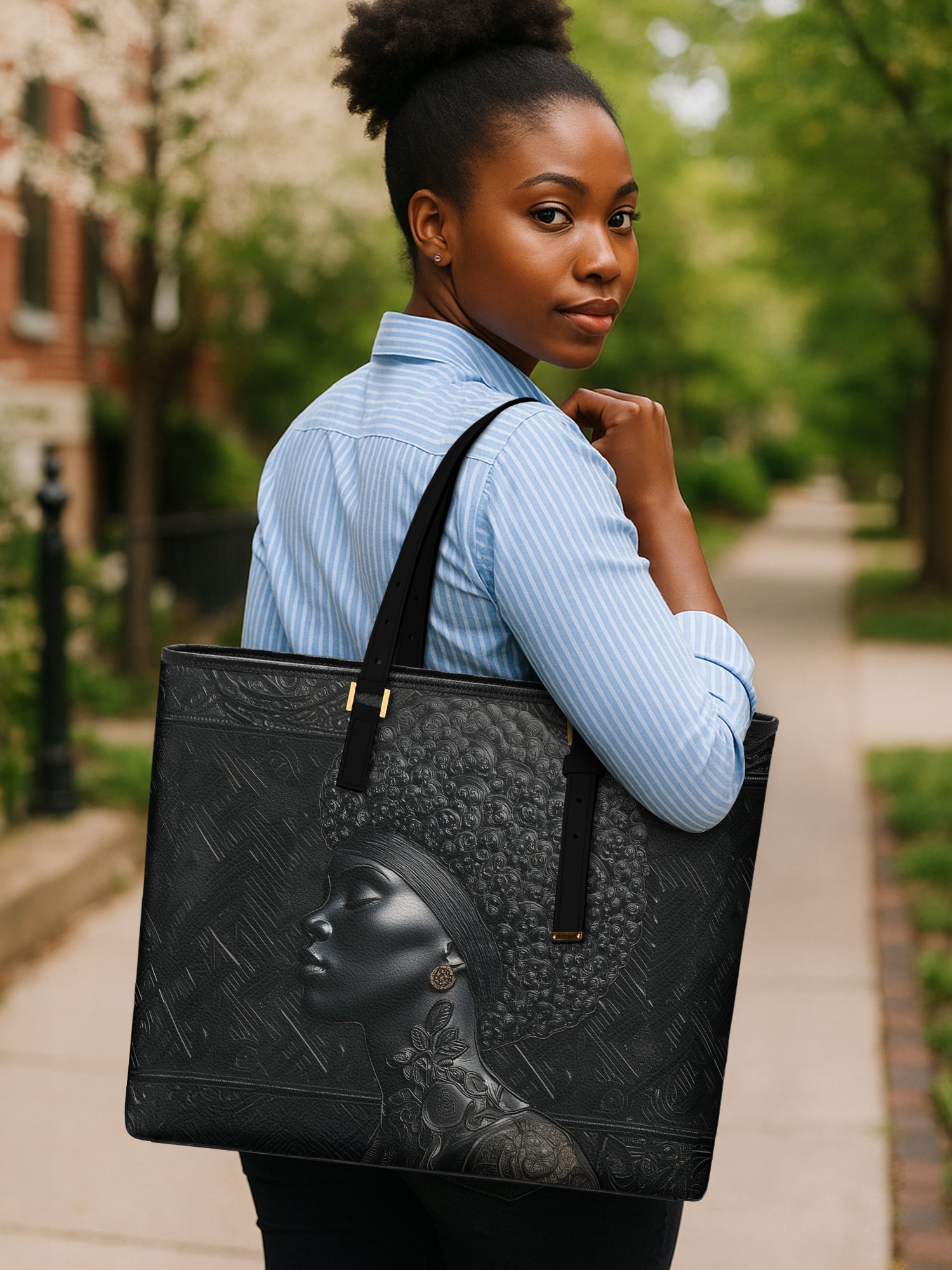 Crowned In Onyx Sleek Leather Tote QR0XD403