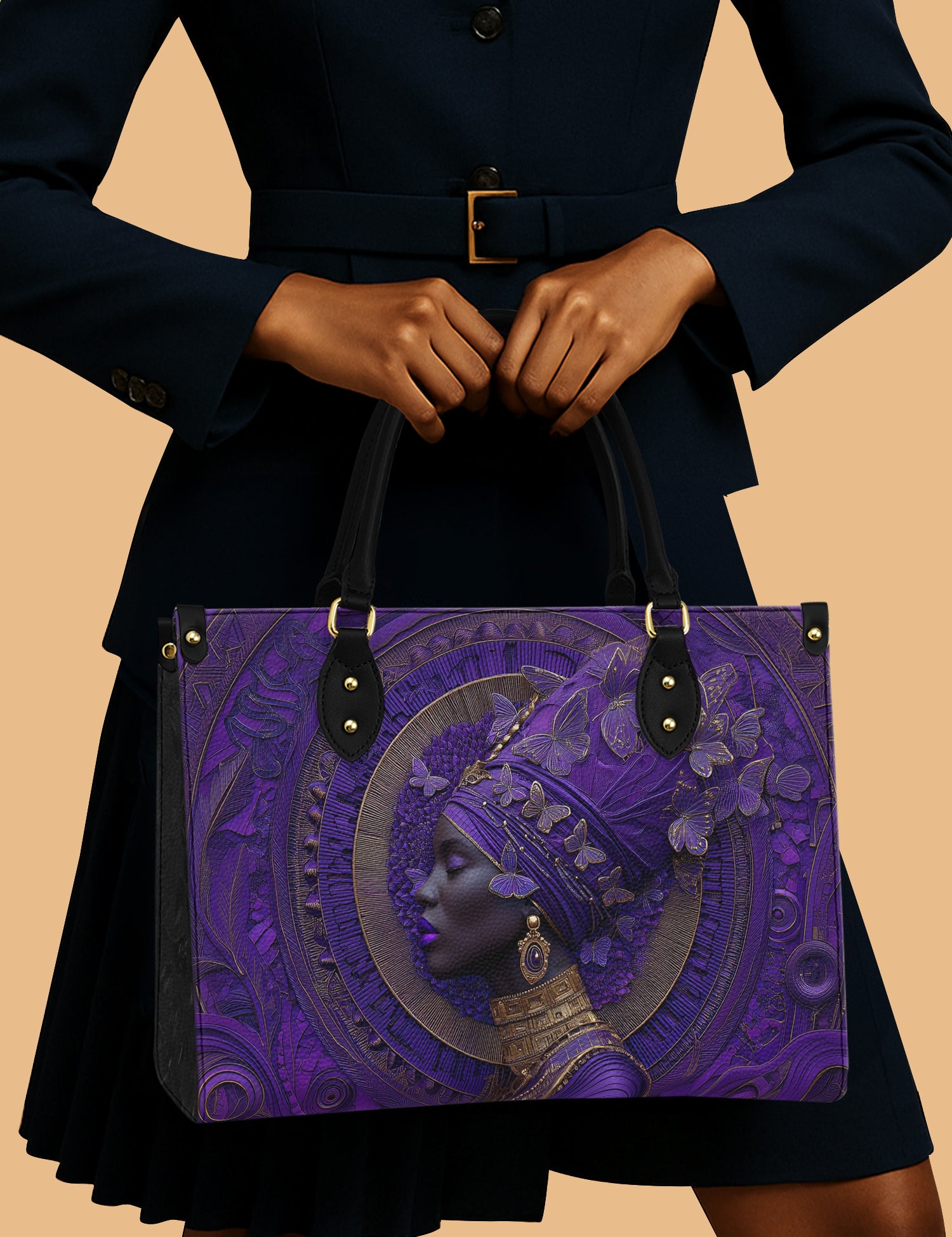 MOCKUPFOCUS_20250923_POCHETTE_LE_SLIM_BLACK_DivineMajesty_ARND135_ADSG070_01.jpg