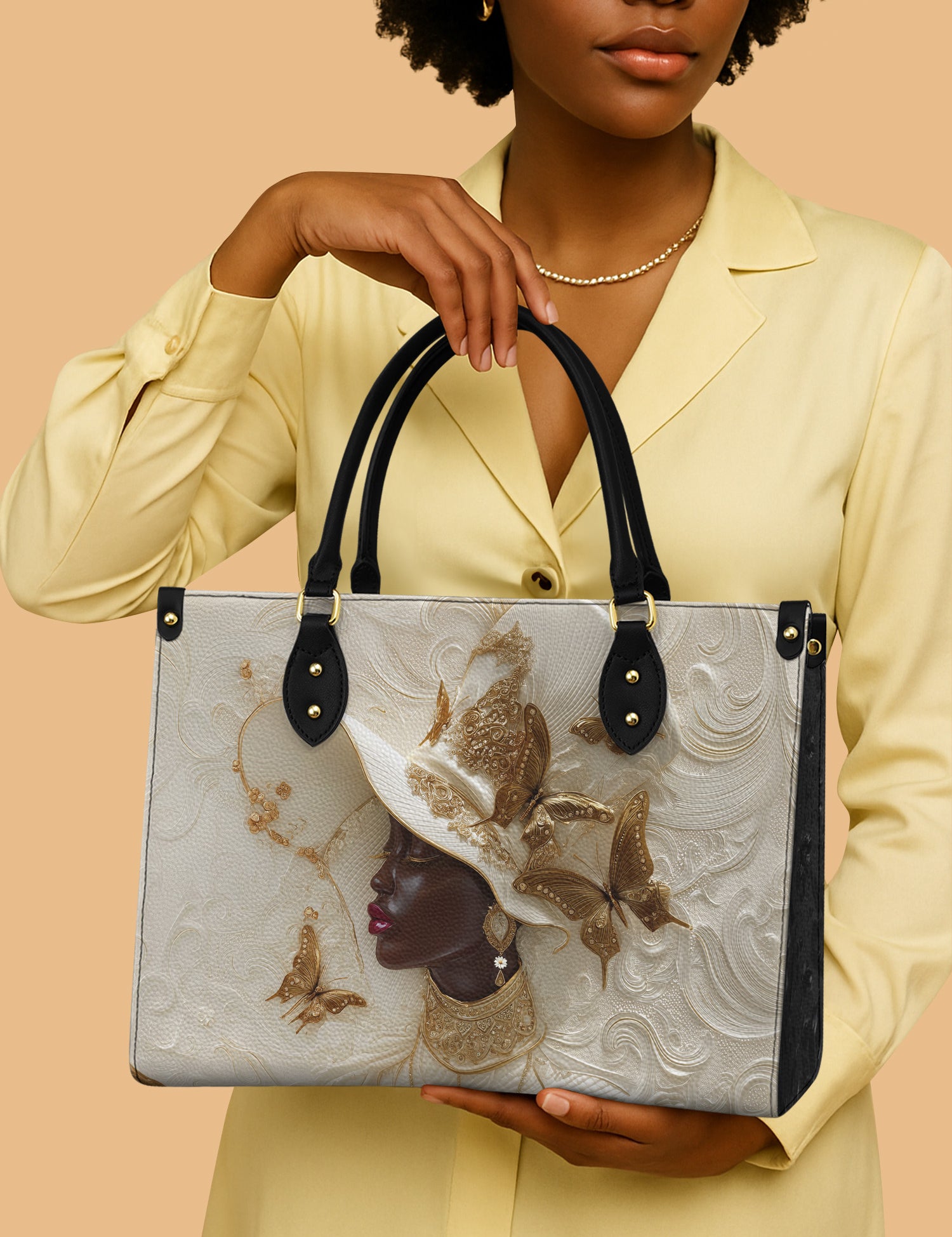 MOCKUPFOCUS_20250923_POCHETTE_LE_SLIM_BLACK_GloriousGrace_ARND135_ADSG070_03.jpg