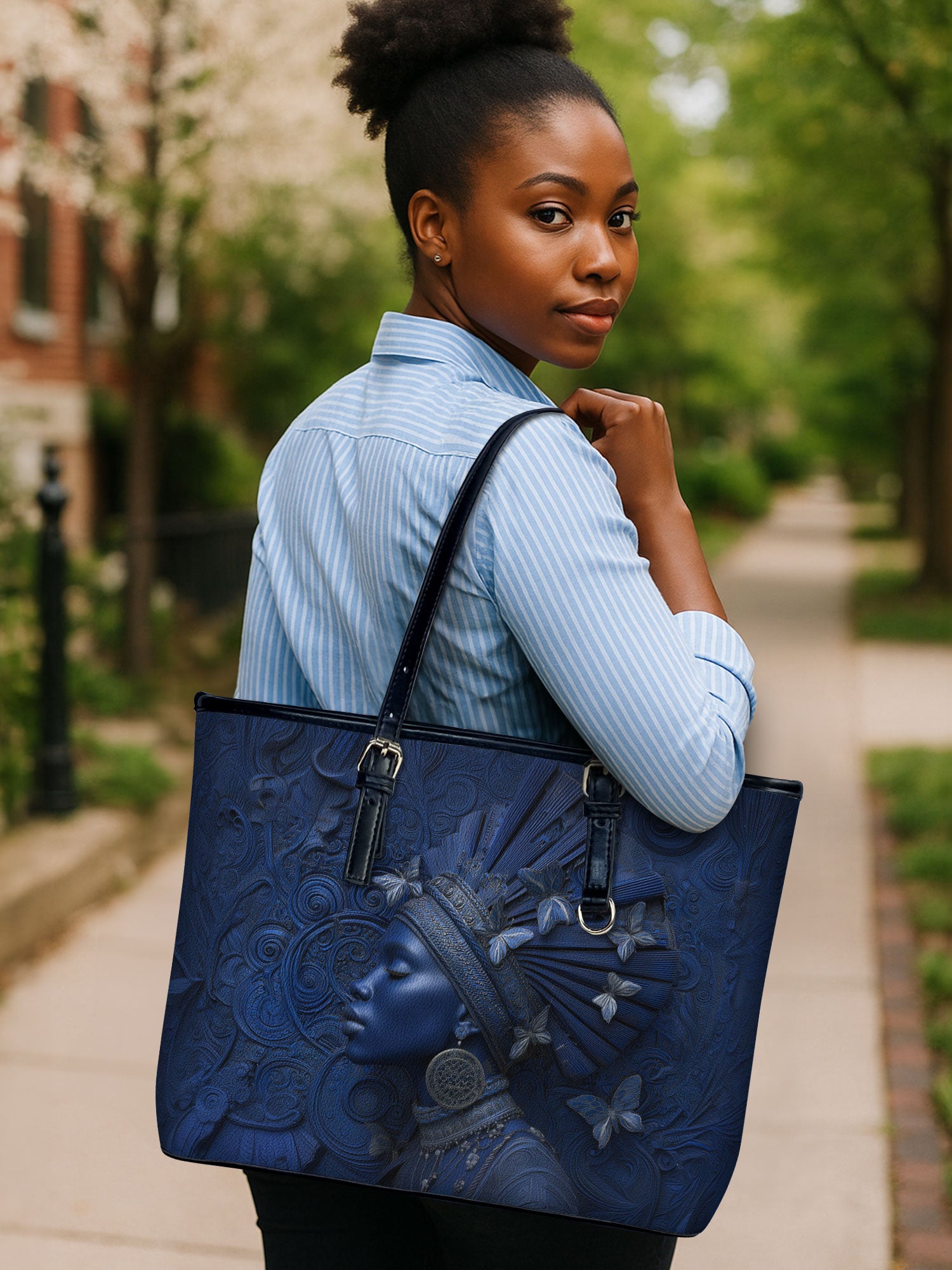 Crowned Soul Leather Bucket Bag QR0XD771