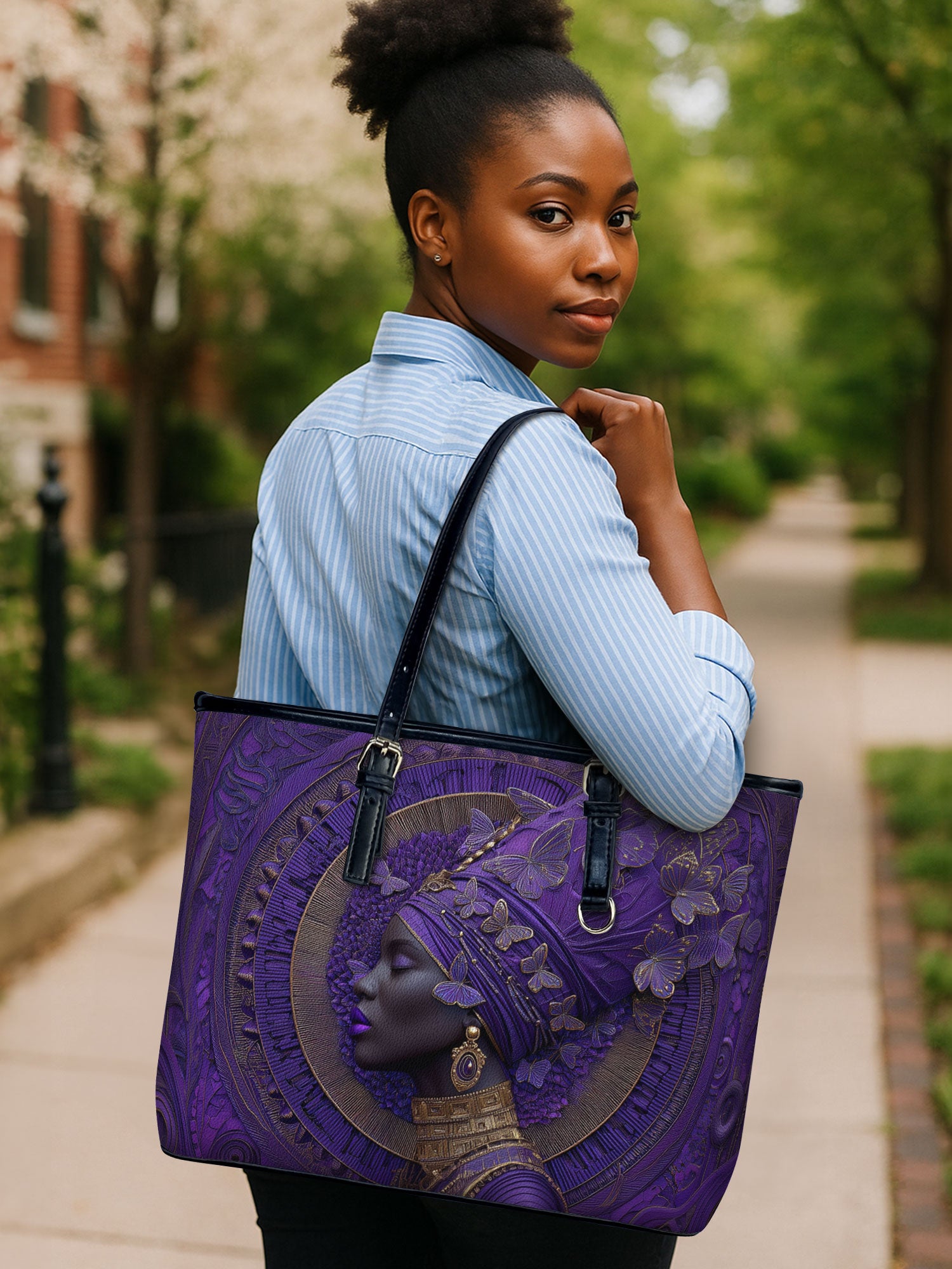 Divine Majesty Leather Bucket Bag QR0XD772