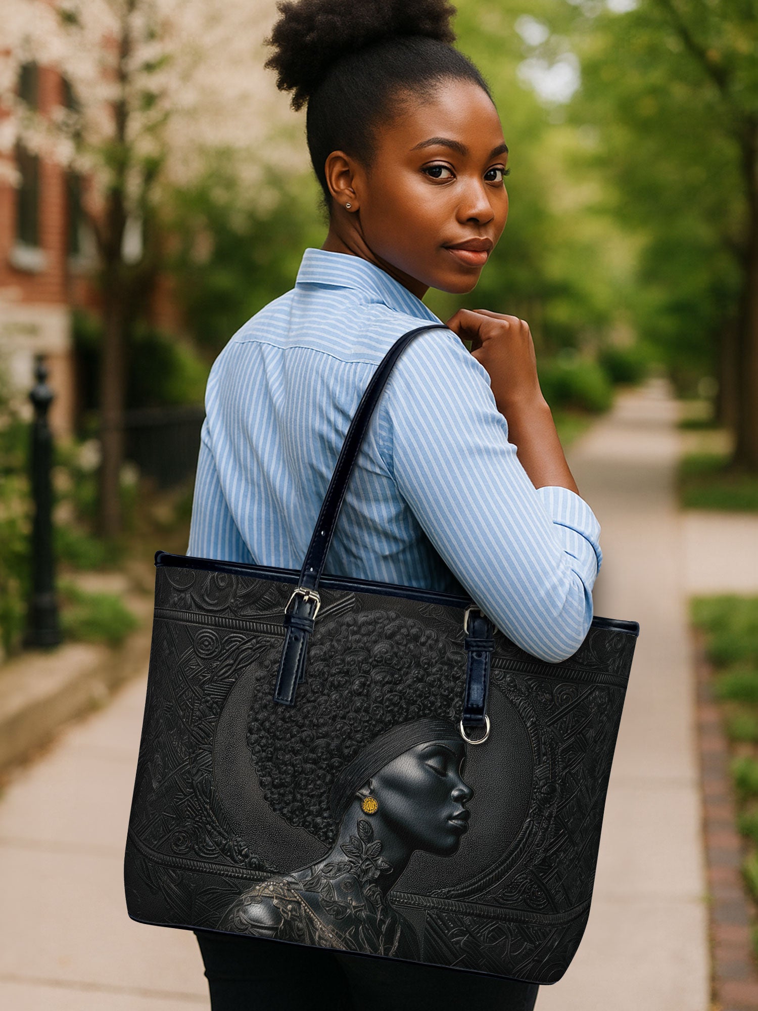 Crowned In Onyx Leather Bucket Bag QR0XD728