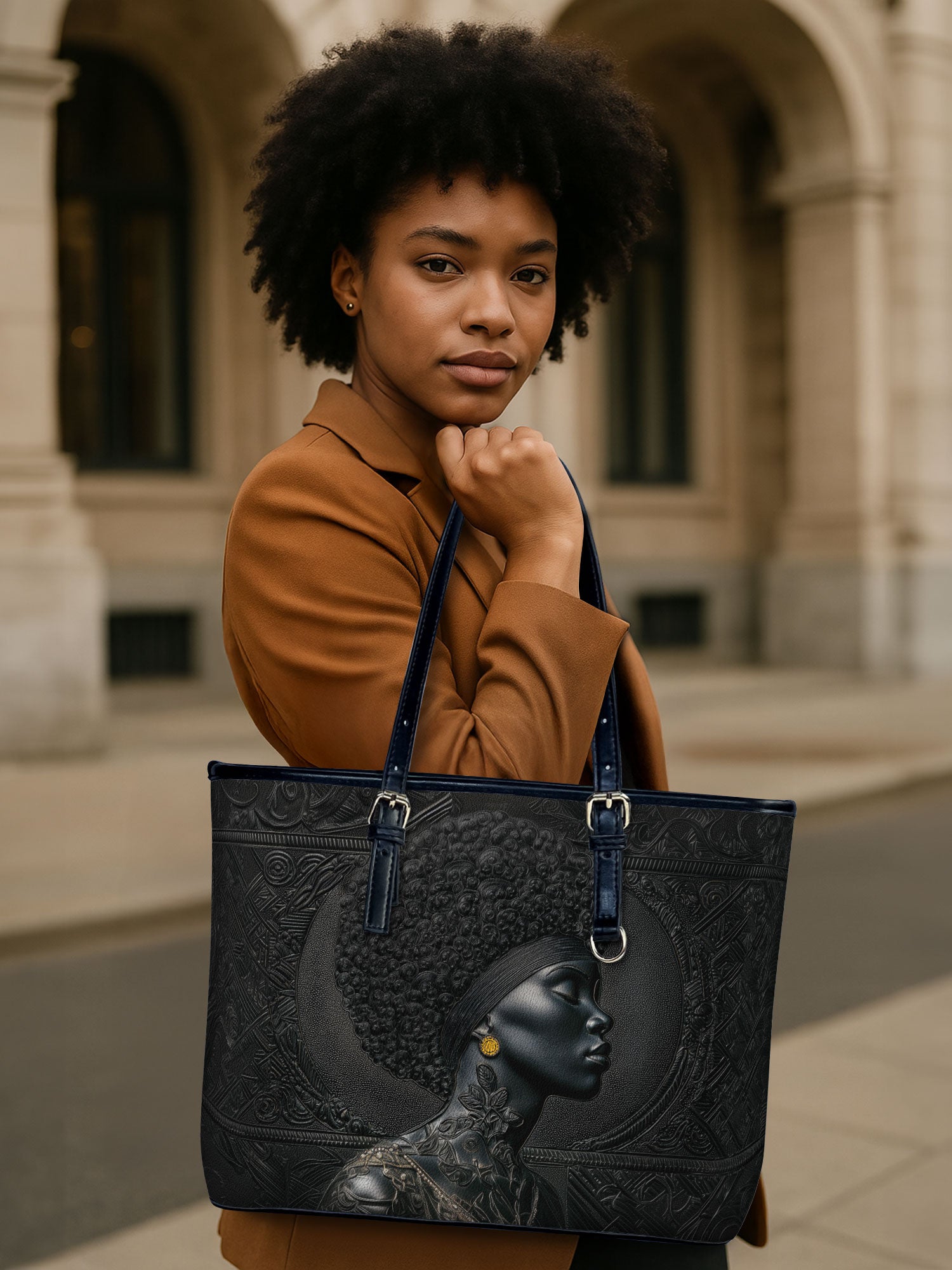 Crowned In Onyx Leather Bucket Bag QR0XD728