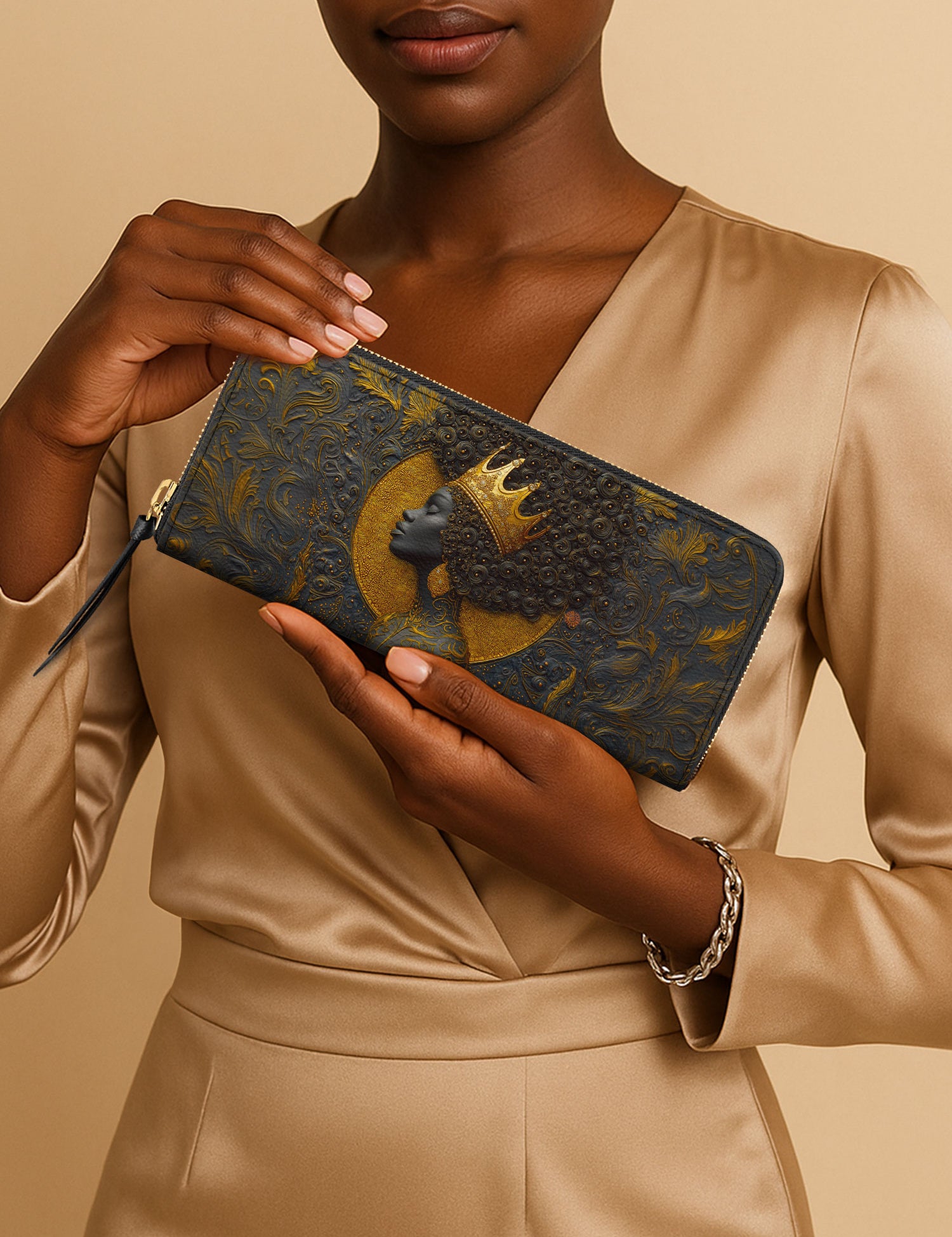 20250727_Slim-Wallet_BLACK_Royal-by-Birth_ARND135_ADSG122_Mockup_Focus_2.jpg