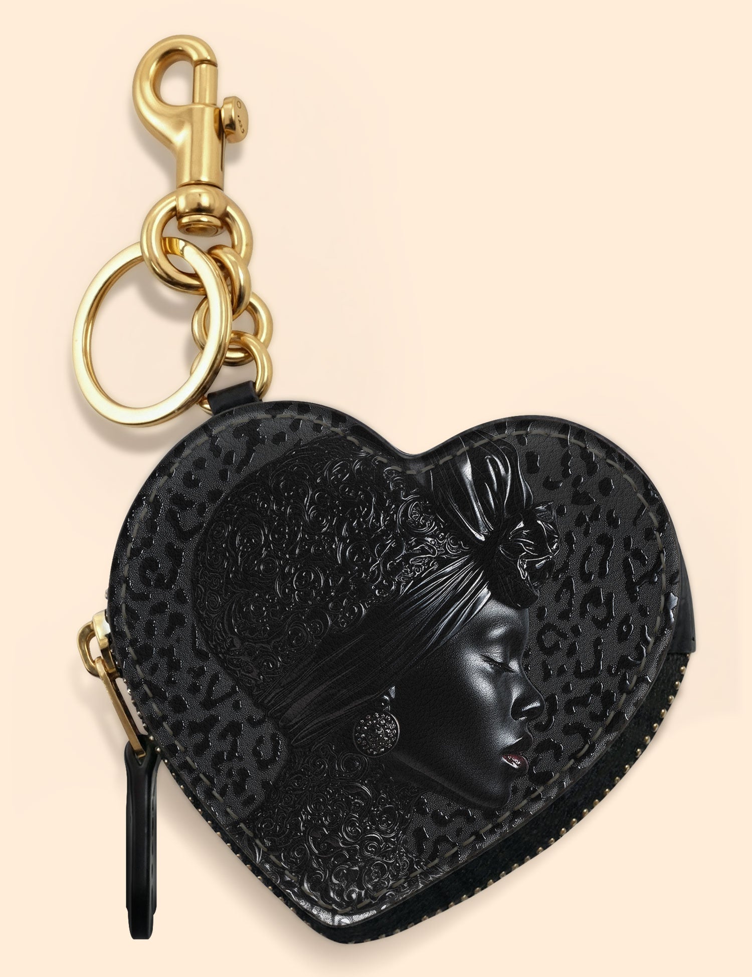 20250909_LE_BLACK_AfroGloss-Leopard_ARND135_ADSG010_Heart-Coin-Pouch_MOCKUP-HIEN-THI-Heart-Coin-Case-Bag-Charm_ADSG143_01_HI_N-THI-2.jpg