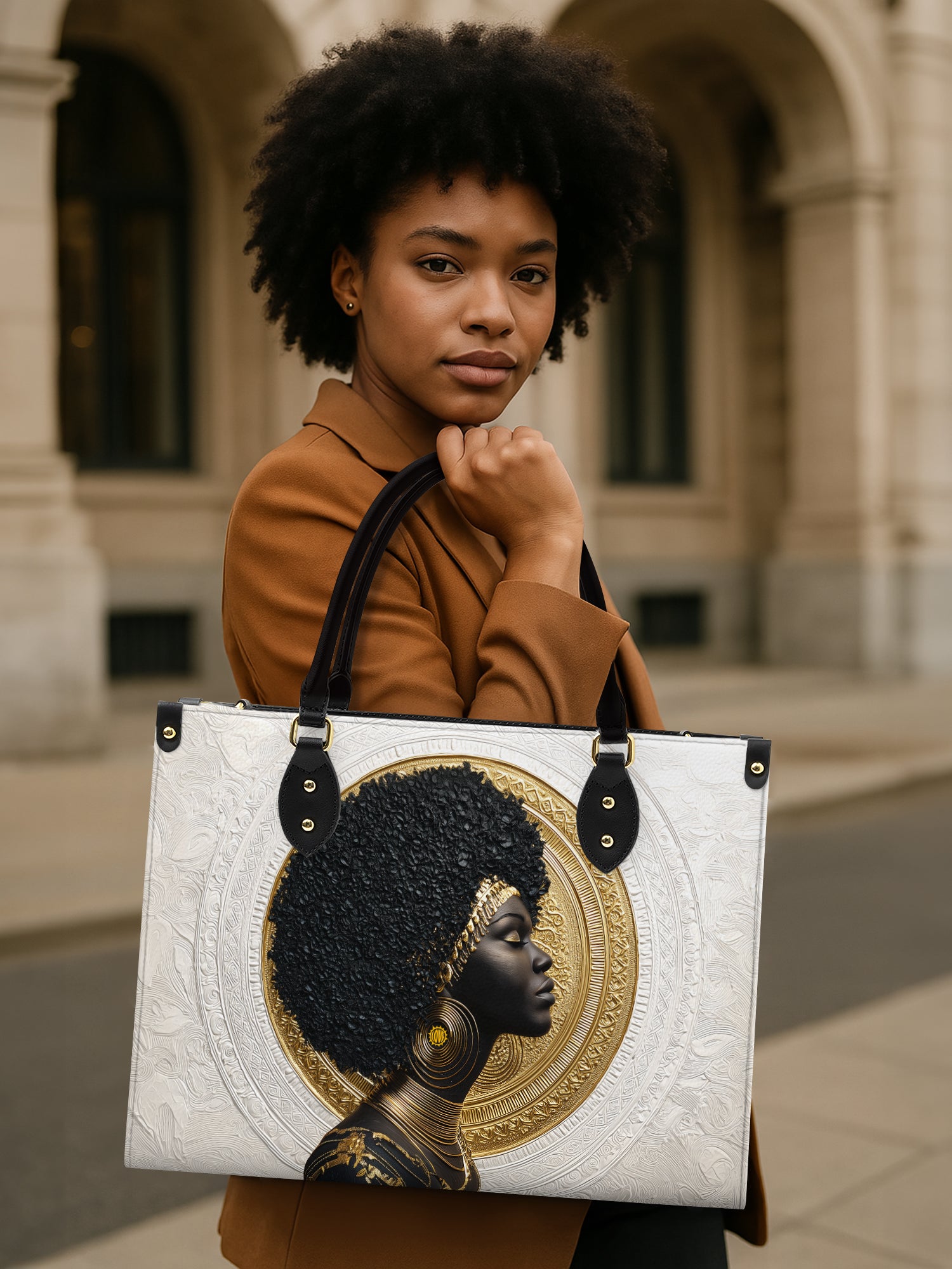 Crowned In Heritage Premium Leather Handbag QR0TV196