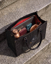 Crowned In Onyx Premium Leather Handbag QR0XD119