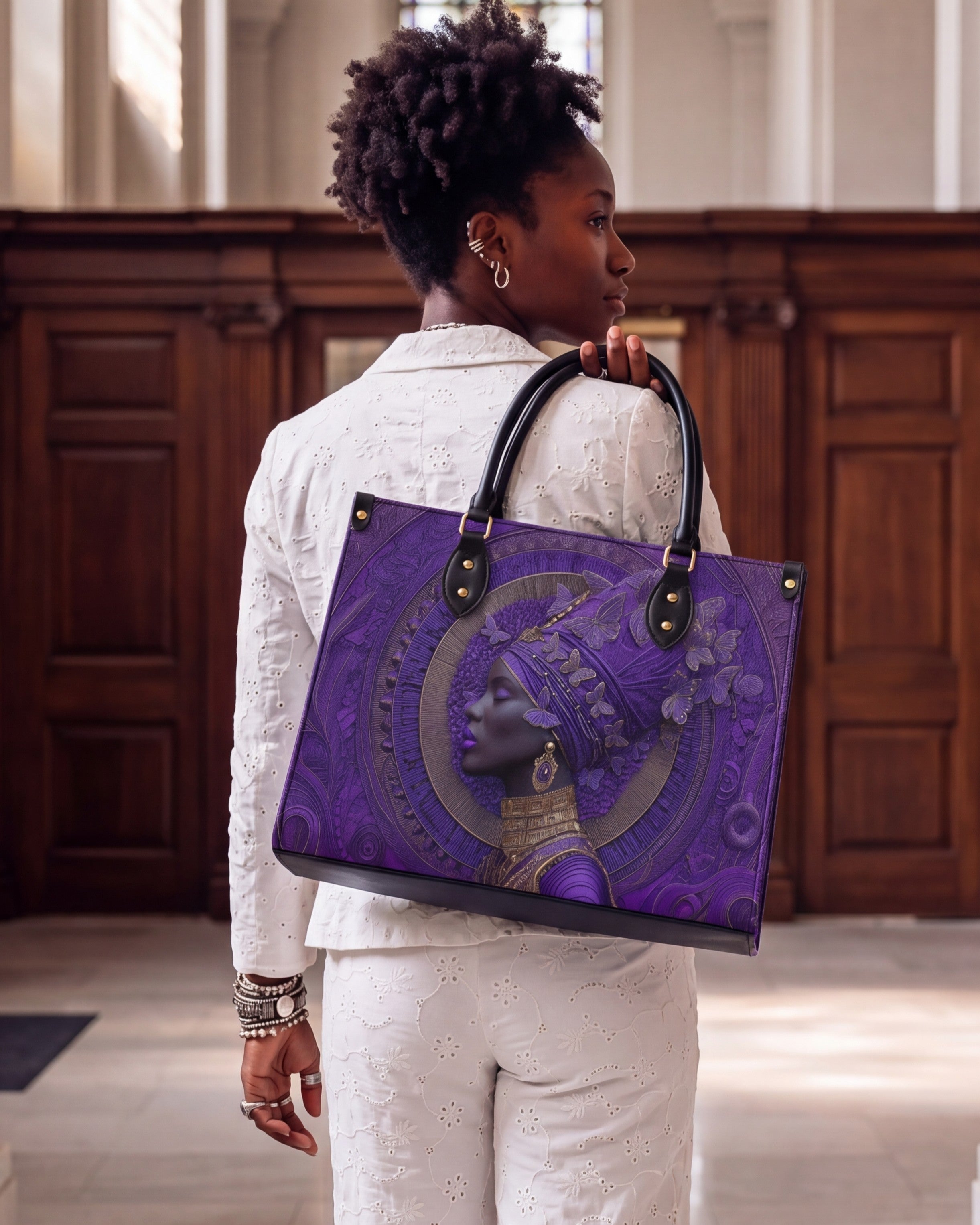 Divine Majesty Premium Leather Handbag QR0XD650