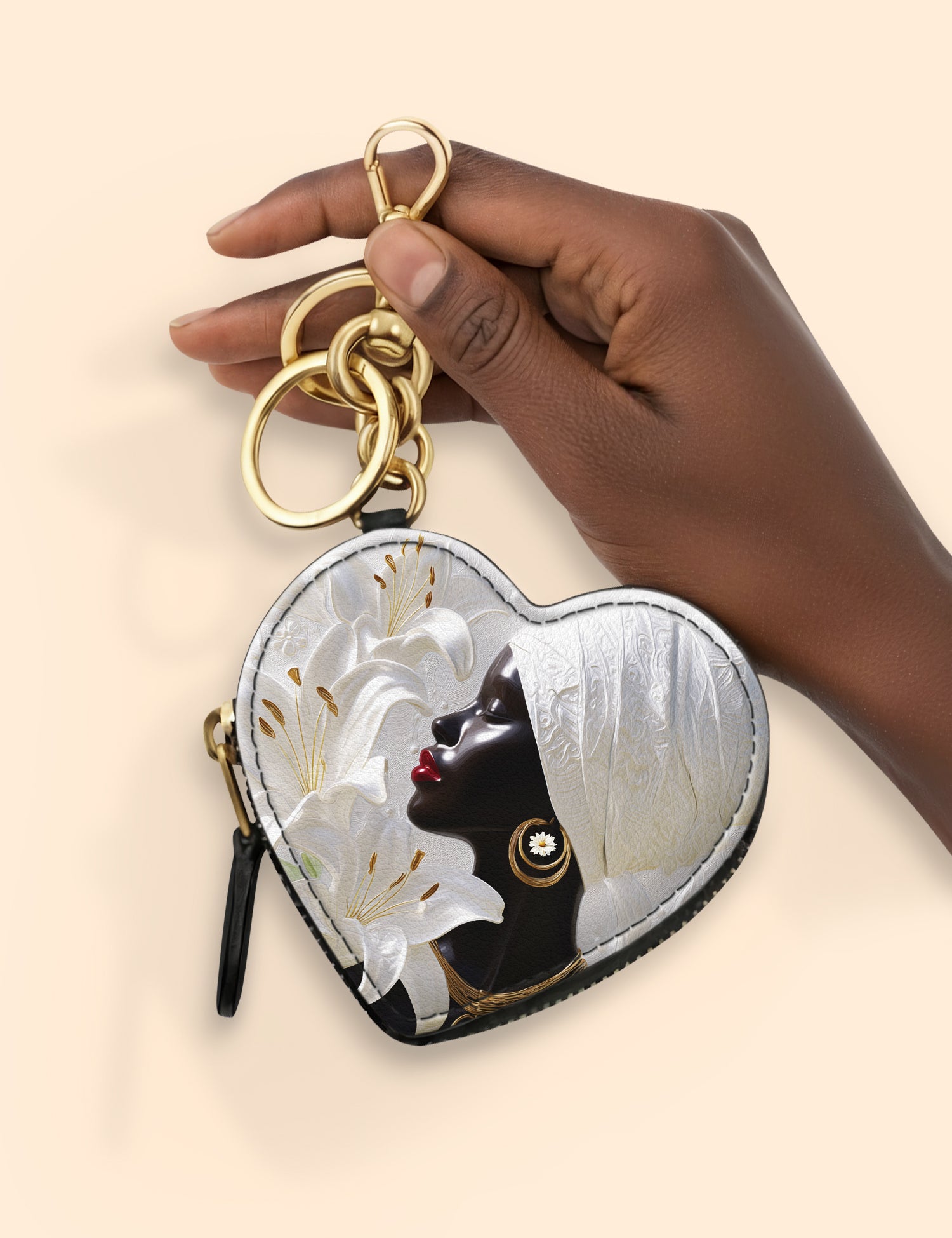 HeartCoinPouch_Focus1_f53f22be-7f74-4296-b4f5-e464103ad80d.jpg