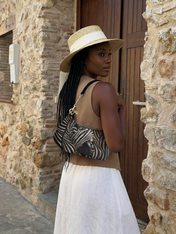 Aardwolf Aura Demi Crossbody Bag QR0HH095