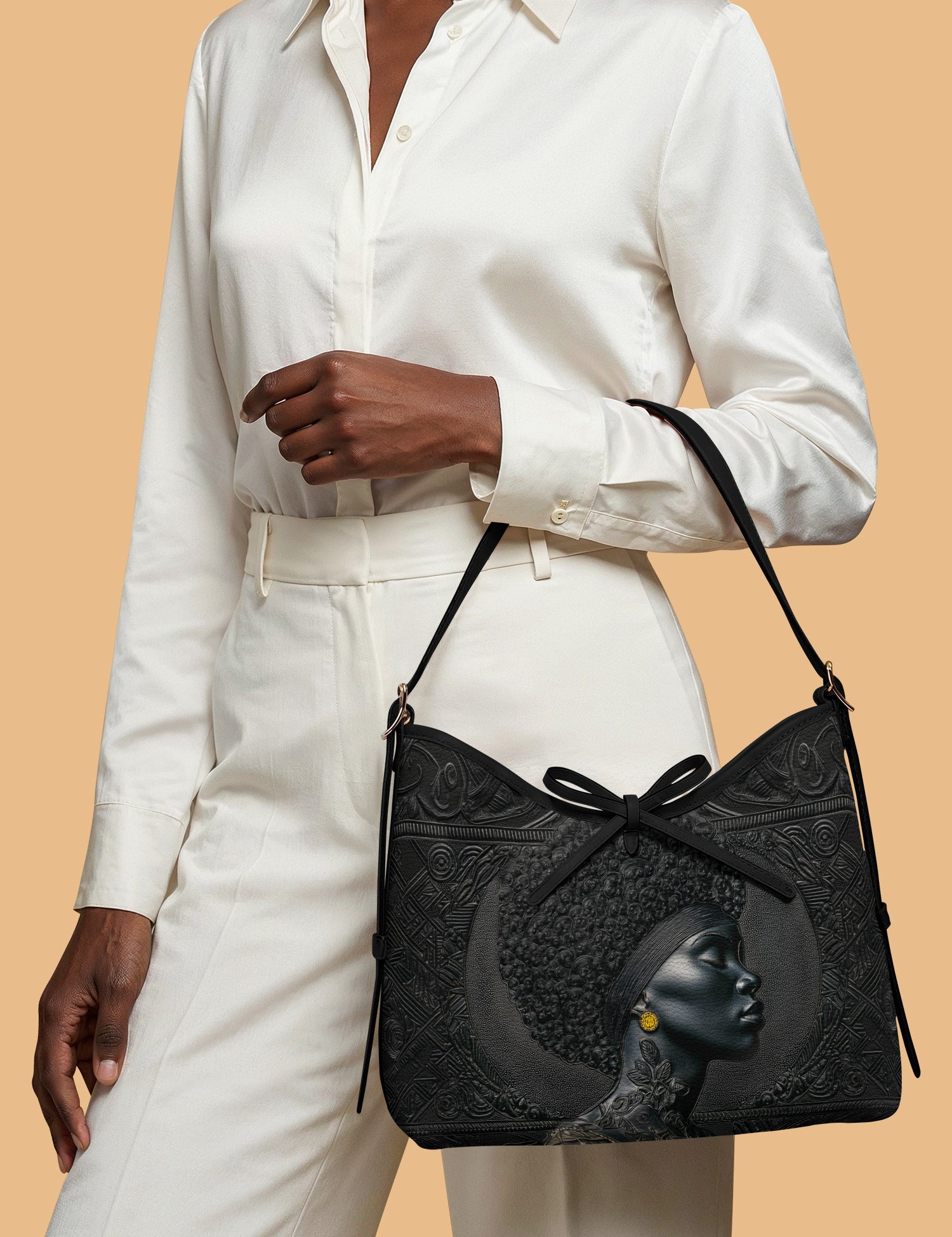 MOCK2_20260107_Carryall_BLACK_CrownedInOnyx_ARND135_ADSG035_03.jpg