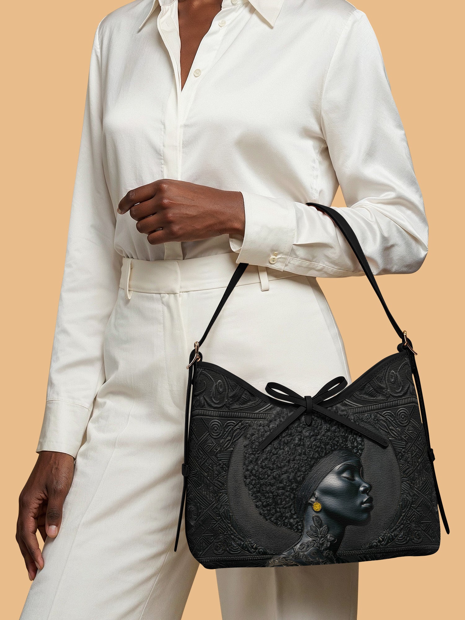 Crowned In Onyx Bowline Hobo Bag QR0XD119