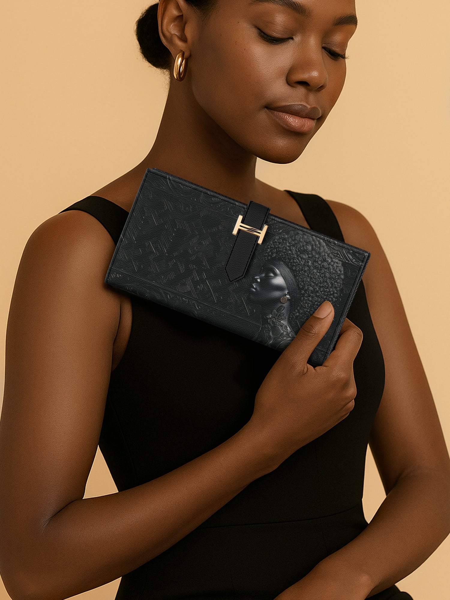 Crowned In Onyx Tab Closure Wallet QR0XD404