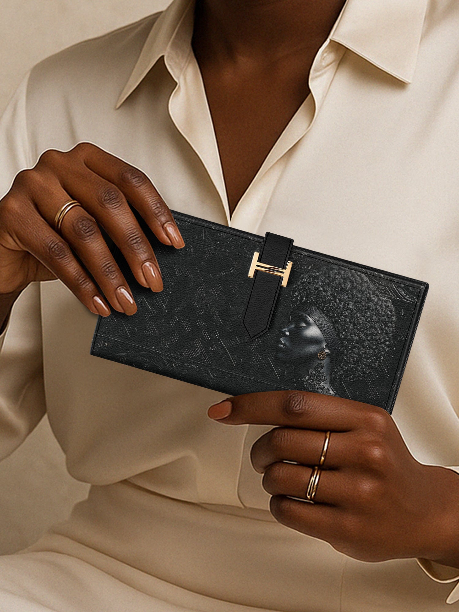 Crowned In Onyx Tab Closure Wallet QR0XD404