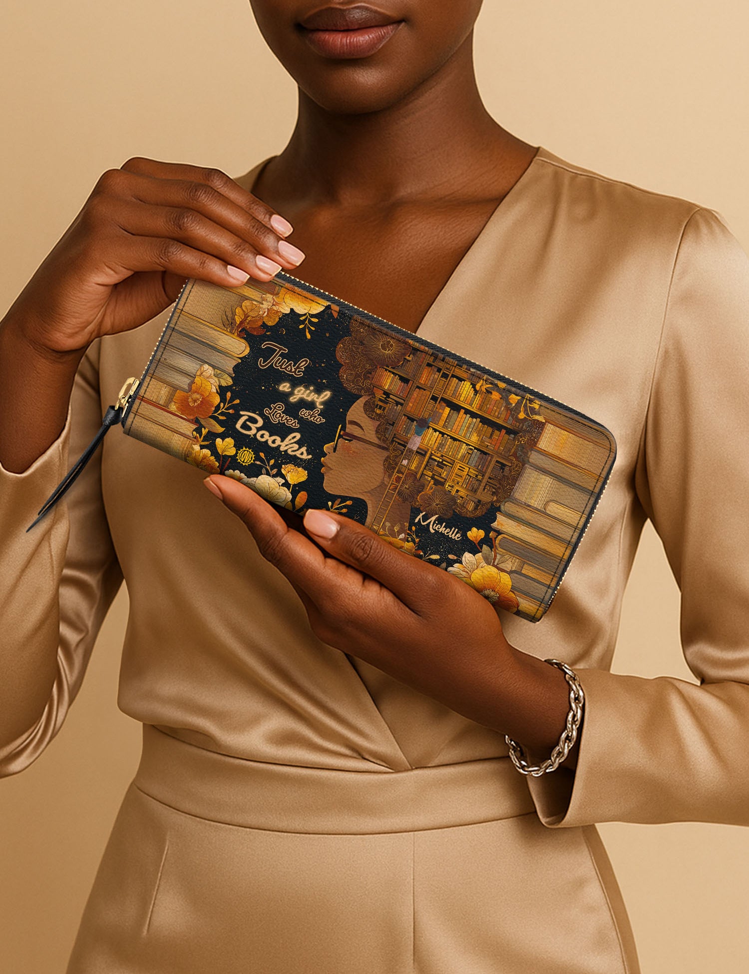 MOCKUPFOCUS2_SlimWallet_20250702_NVF_BLACK_BrilliantEssence_ARND137_ADSG055.jpg