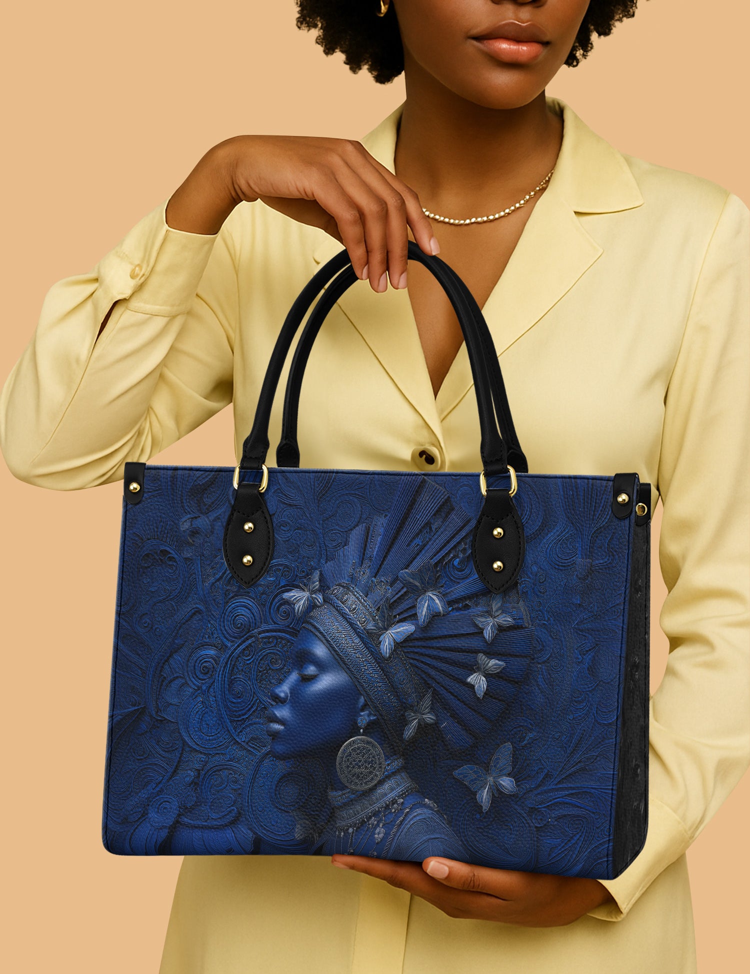 MOCKUPFOCUS_20250923_POCHETTE_LE_SLIM_BLACK_CrownedSoul_ARND135_ADSG070_03.jpg