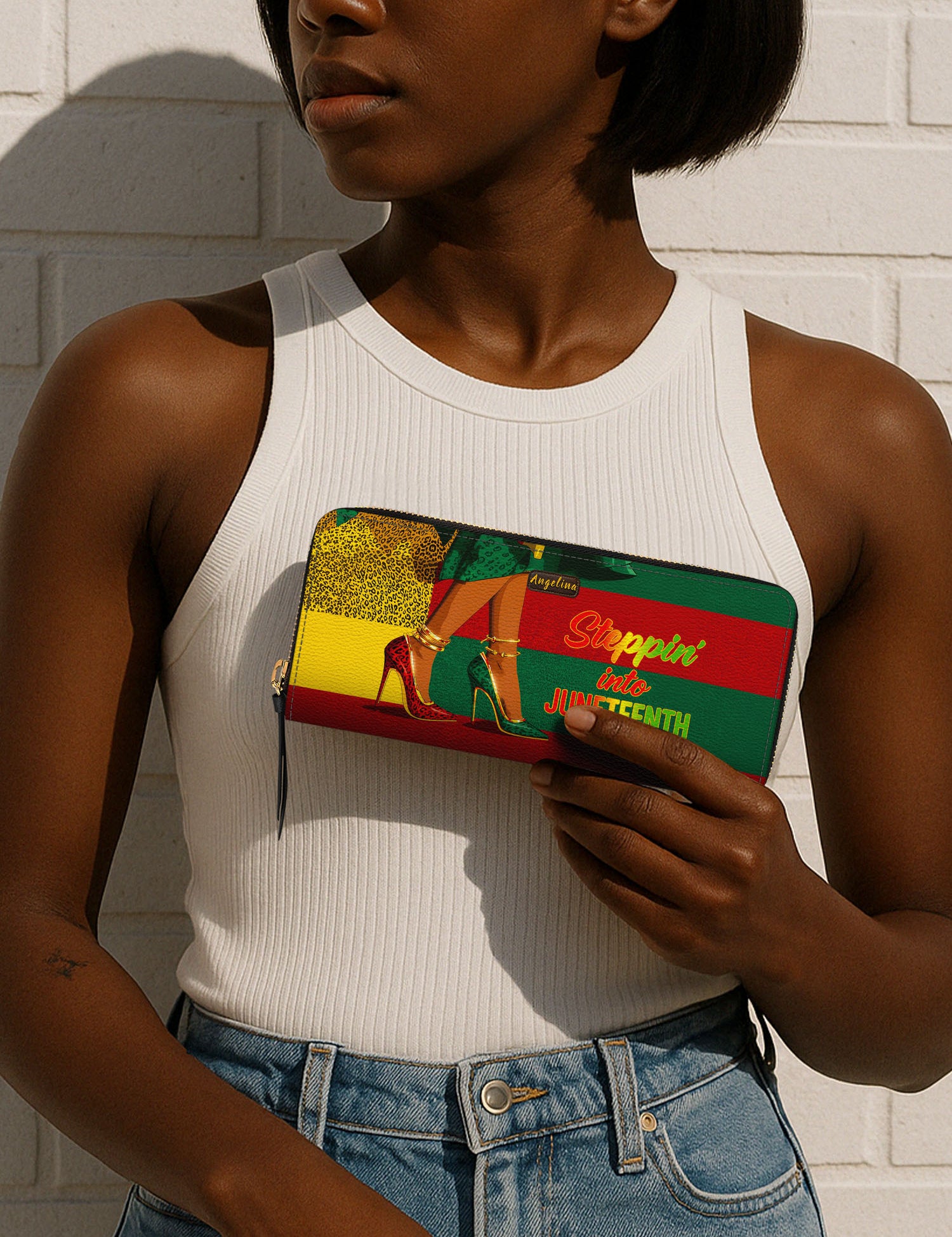 MOCKUPMANUAL3_LVWallet_20250604_NVF_BLACK_Juneteenth_ARND135_ADSG055.jpg